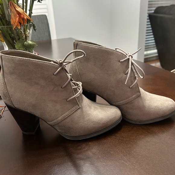Women's Tan Ankle Boots - Picture 3 of 3